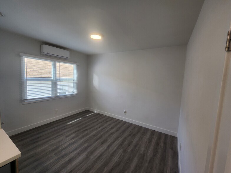 Building Photo - 383 Harvey Dr