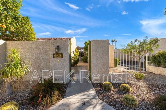 Building Photo - 1317 E Amado Rd