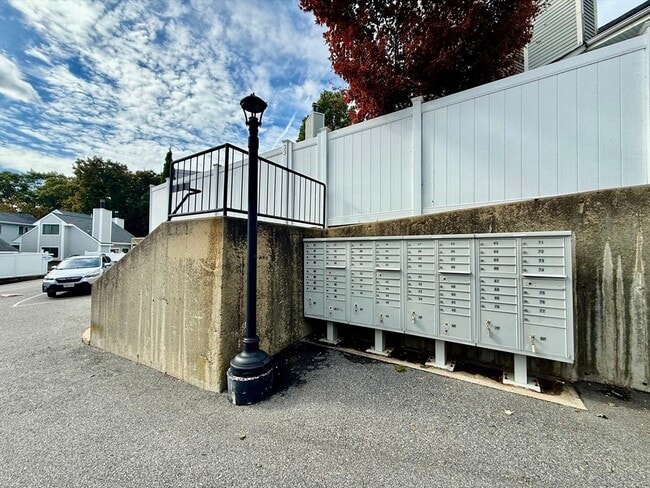 Building Photo - 197 Lake St