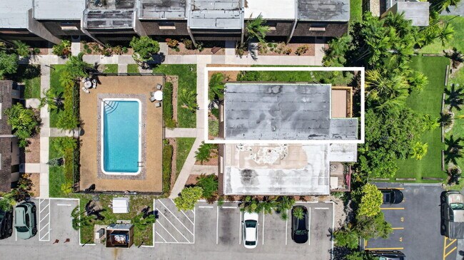Building Photo - 2520 Van Buren St