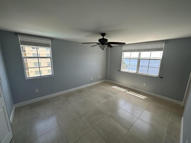 Building Photo - 1801 N Flagler Dr
