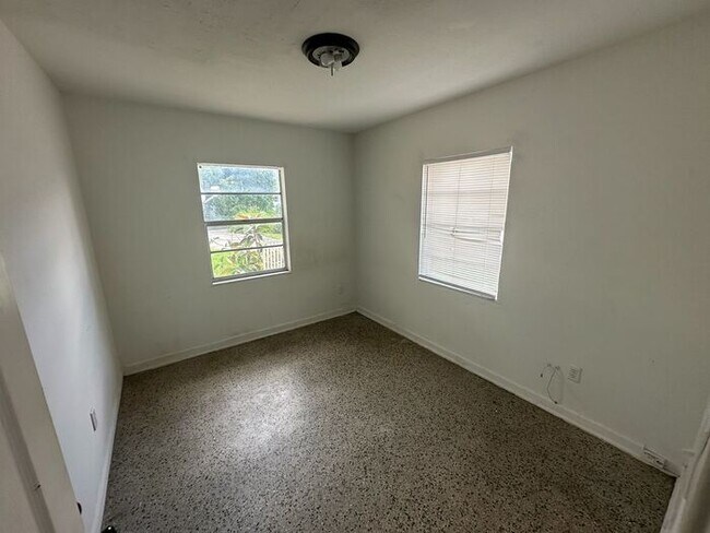 Building Photo - Charming 1/2 duplex in the heart of Orlando