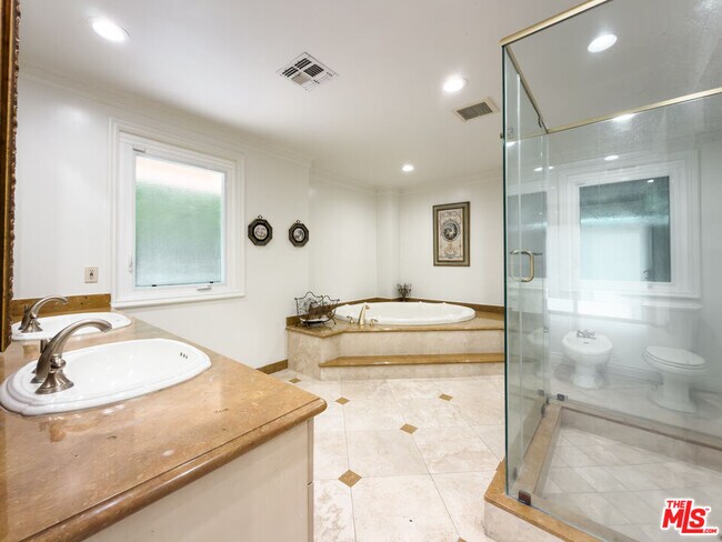 Building Photo - 1094 Garden Ln