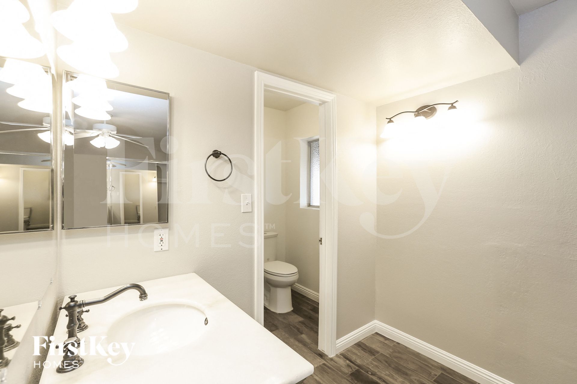 Building Photo - 1302 W Kristal Way