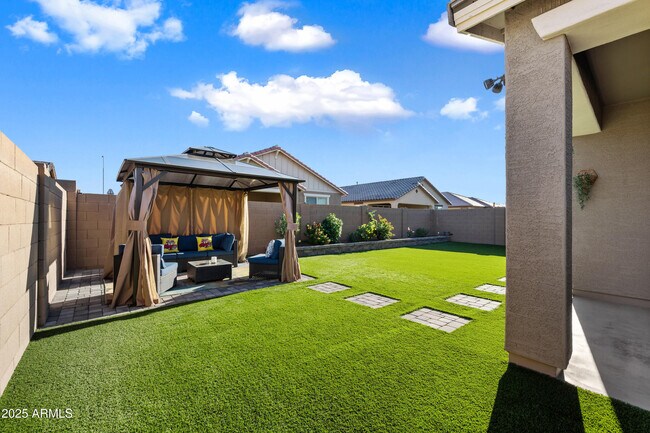 Building Photo - 10829 W Hadley St