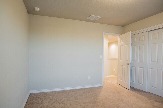 Building Photo - 1348 Eagle Ray St