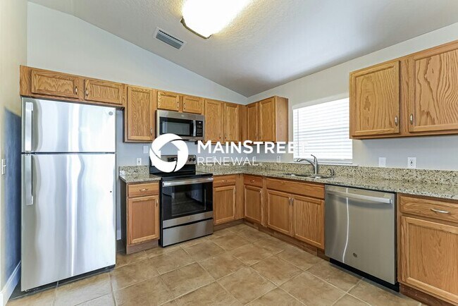 Building Photo - 3 Bedroom Pet-Friendly Home in POINCIANA, FL with Main Street Renewal