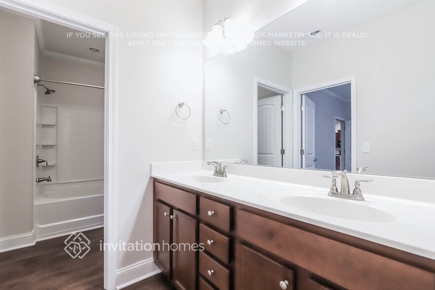 Building Photo - 245 Angela Ln