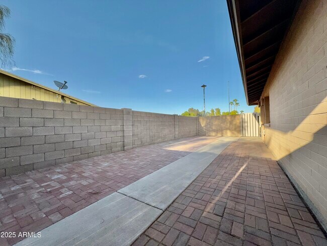 Building Photo - 13410 North 47th Pl