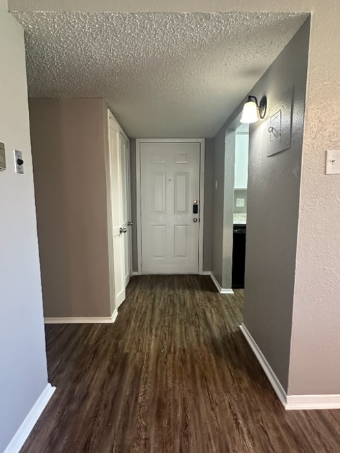 Building Photo - 2114 E Marshall Ave