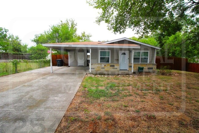 Building Photo - 205 E Vardeman Ave