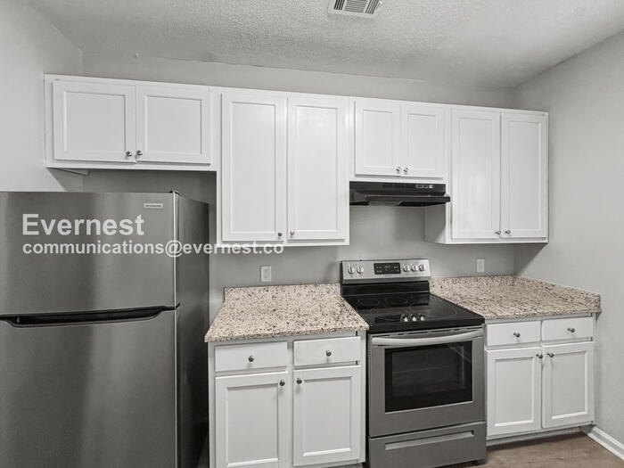 Building Photo - 8641 Thomas Rd