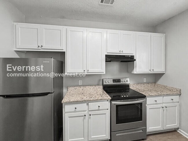 Building Photo - 8641 Thomas Rd