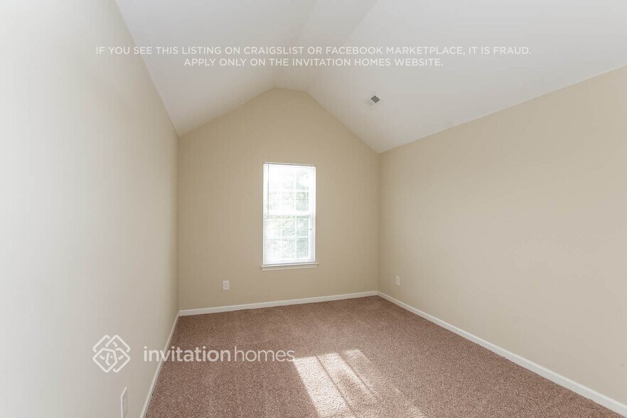 Building Photo - 7107 Fox Point Dr
