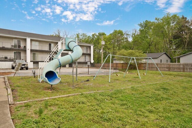 Building Photo - 865 S Douglas Ave