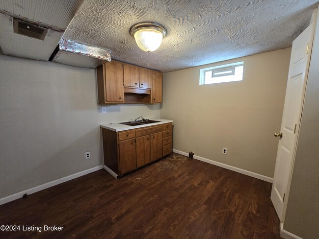 Building Photo - 4515 Lambert Rd