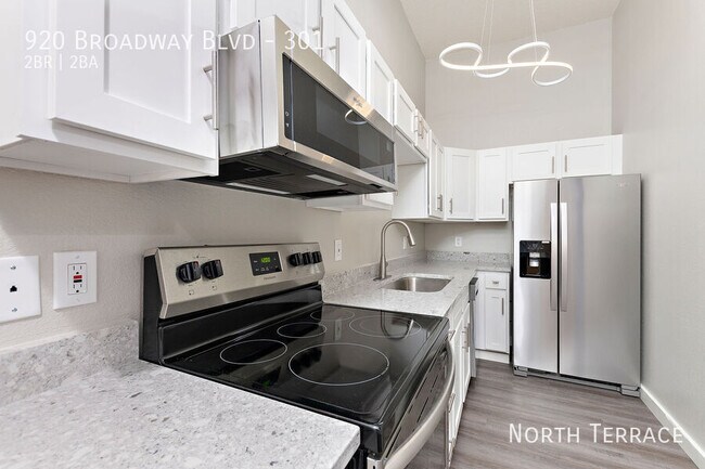 Building Photo - Stylish, Renovated 2BR Loft Apartment in D...