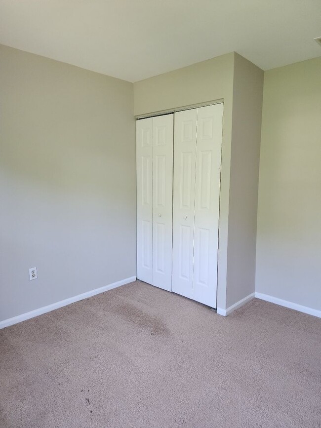 Building Photo - COMING SOON - TOWNHOUSE IN NEWARK/BEAR AREA
