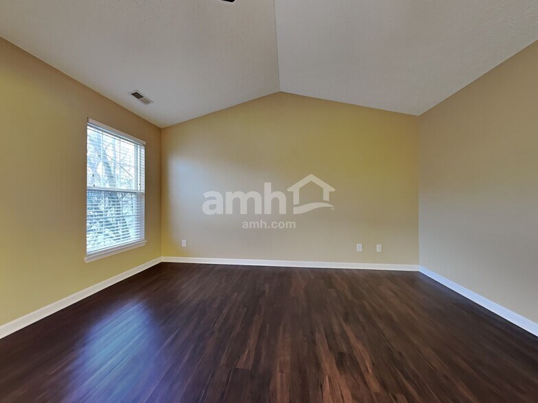 Building Photo - 285 Coyote Dr