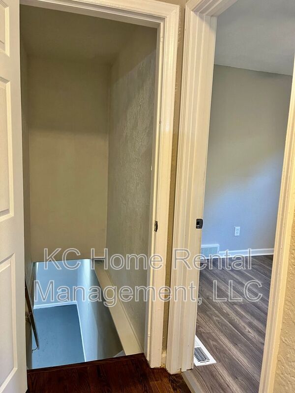 Building Photo - 4514 Monroe Ave