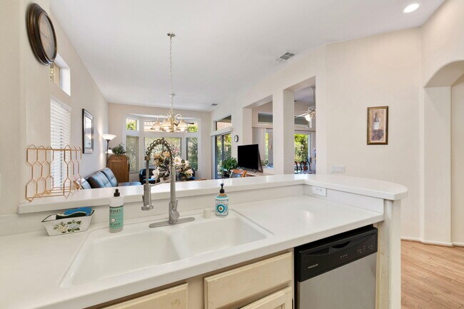 Building Photo - 37468 Westridge Ave