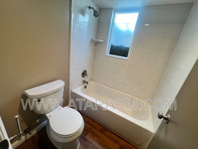 Building Photo - 871 Foothill Dr