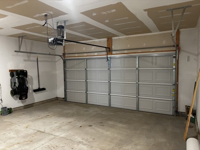 Building Photo - 2732 Minuteman Ln