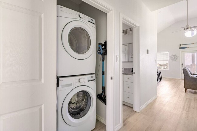 Building Photo - 1714 TX-87