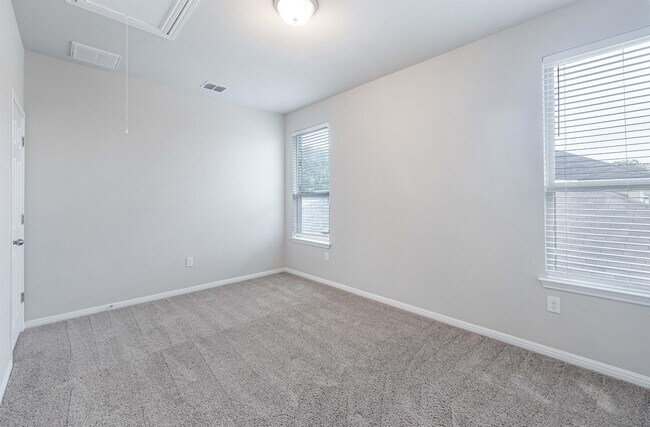 Building Photo - 904 Boatswain Wy