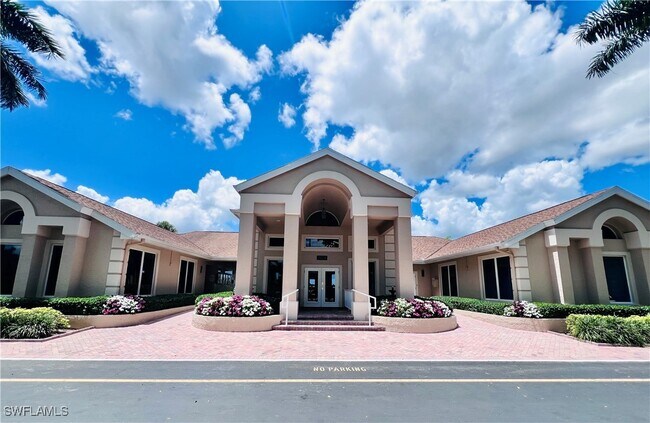 Building Photo - 3250 W Crown Pointe Blvd