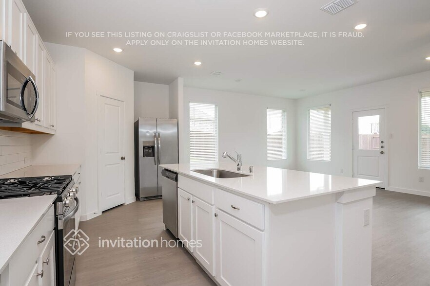 Building Photo - 339 Sedalia Trl