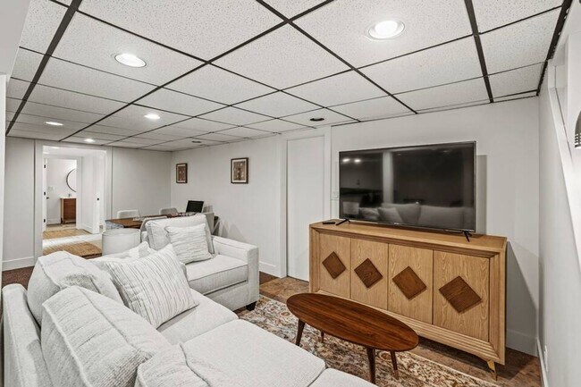 Building Photo - Updated 3 bedroom Delafield ranch