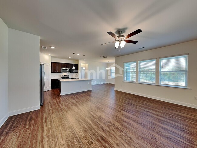 Building Photo - 106 Larragan Dr