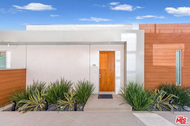 Building Photo - 18223 Coastline Dr
