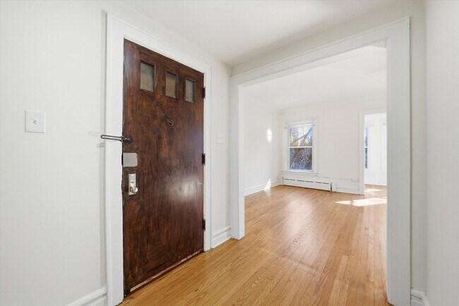 Building Photo - 5212 S Ingleside Ave