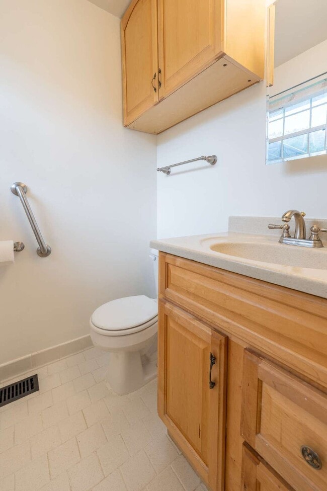 Building Photo - 207 Whitnel Dr