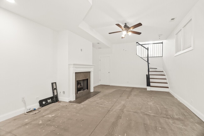 Building Photo - 3928 N Greenview Ave