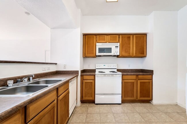 Building Photo - Cute 2 Bedroom Condo!