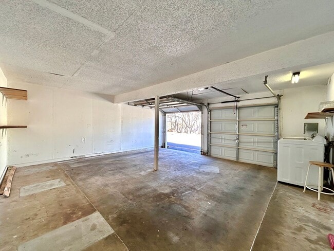 Building Photo - 1713 Timber Ridge Dr