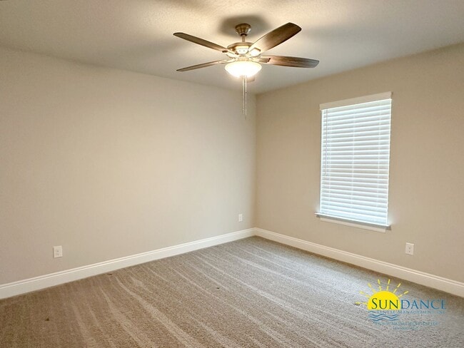 Building Photo - 5 Bedroom like new BEAUTIFUL Navarre home, call today!