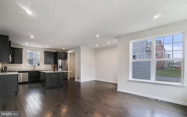 Building Photo - 1113 Saxton Dr