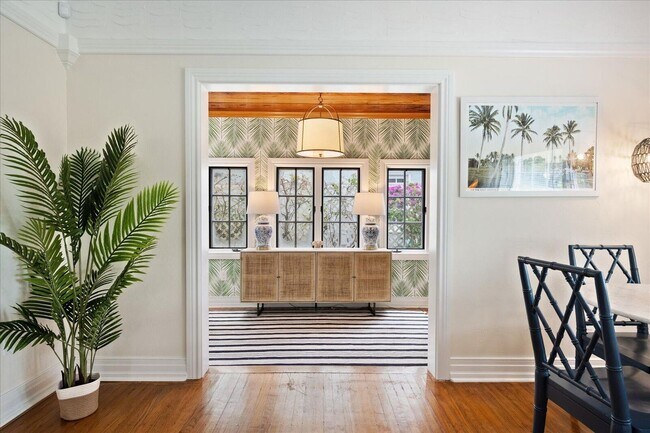 Building Photo - 221 Greymon Dr