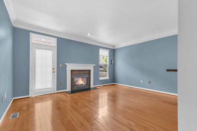Building Photo - Dream Townhome in Kingstowne – Updated Ele...