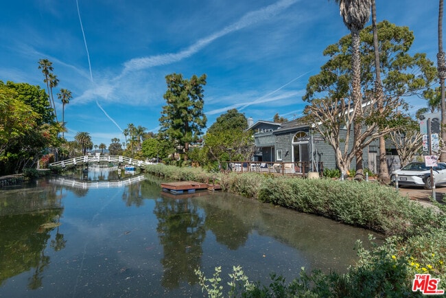 Building Photo - 469 Sherman Ave