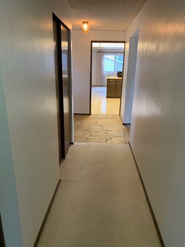 Building Photo - Spacious 3 bed 2 bath rambler home in Boulevard Lane, Renton