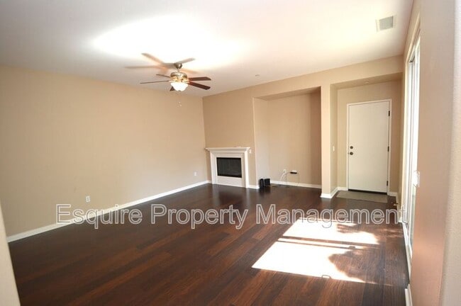 Building Photo - 3246 N Ventura Rd