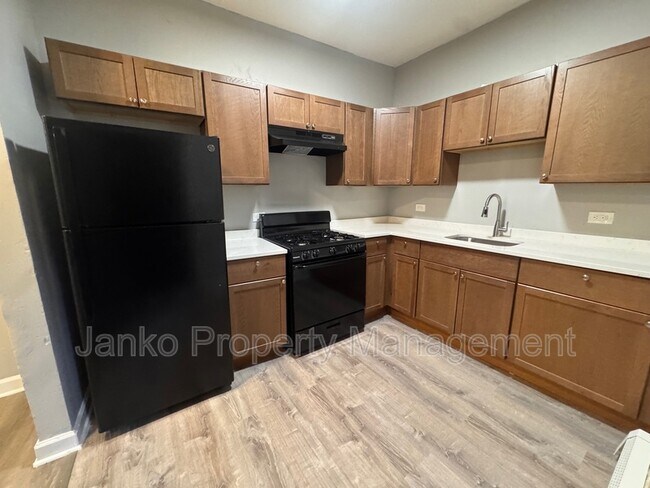 Building Photo - 5647 W Washington Blvd