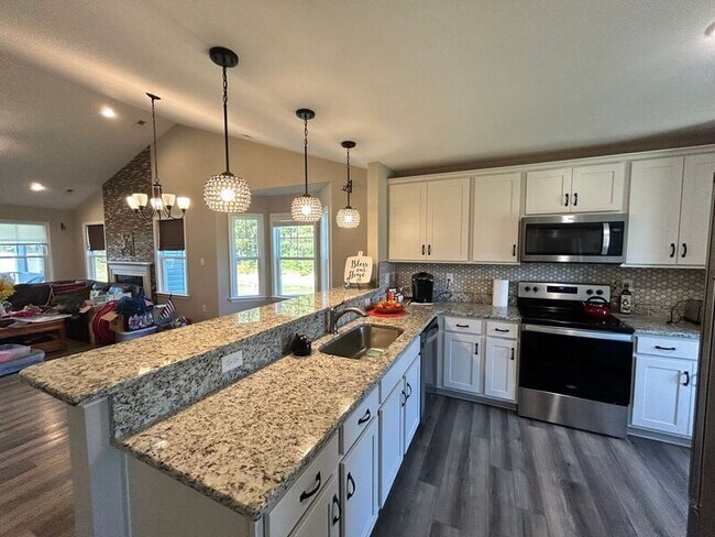 Building Photo - 2157 Kennington Pkwy N