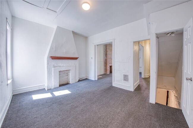 Building Photo - 354 Ophelia St