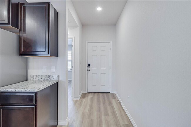 Building Photo - 1634 Comfy Wy